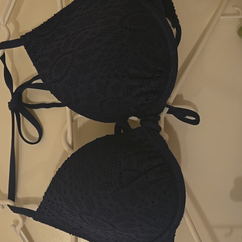 Bikini - Picture 3 of 6